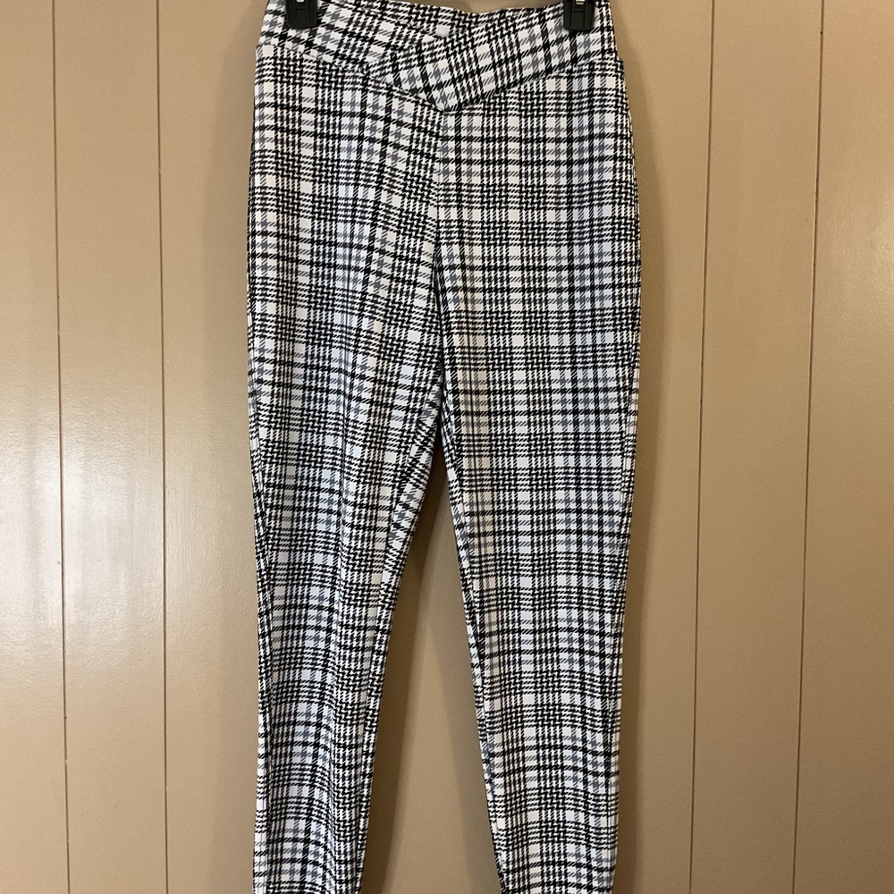 I BELIEVE LEGGINGS BLACK AND WHITE TARTAN PLAID SIZE MEDIUM